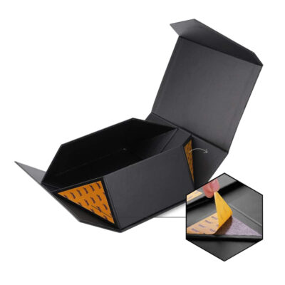 collapsible box with magnetic closure lid
